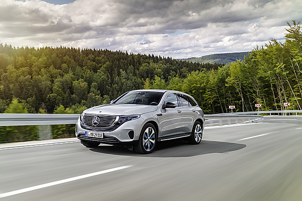 図　Daimlerが発表したEV「Mercedes-Benz EQC」