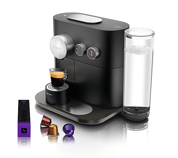 図　Nestlé Nespressoのコーヒーメーカー「Nespresso Expert」。手前にある3つのカプセル型のものが「カプセルコーヒー」