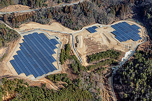 図　F志和太陽光発電所の全景